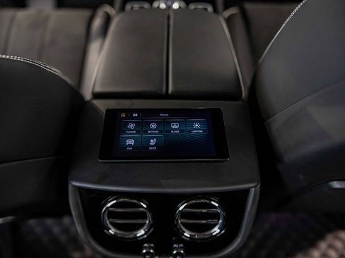 Used 2022 Bentley Bentayga image 41