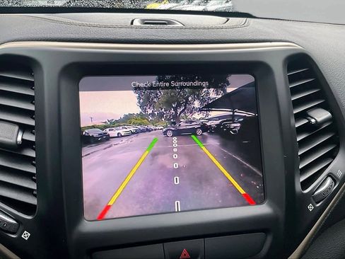 Used 2016 Jeep Cherokee Limited FWD image 27
