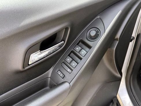 Used 2018 Chevrolet Trax LT w/ LT Convenience Package FWD image 15