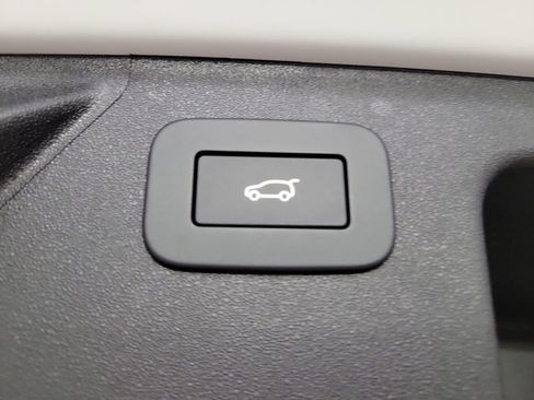 New 2025 Land Rover Discovery Sport S image 30