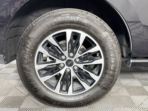 Used 2025 Ford Expedition Platinum AWD/4WD image 31