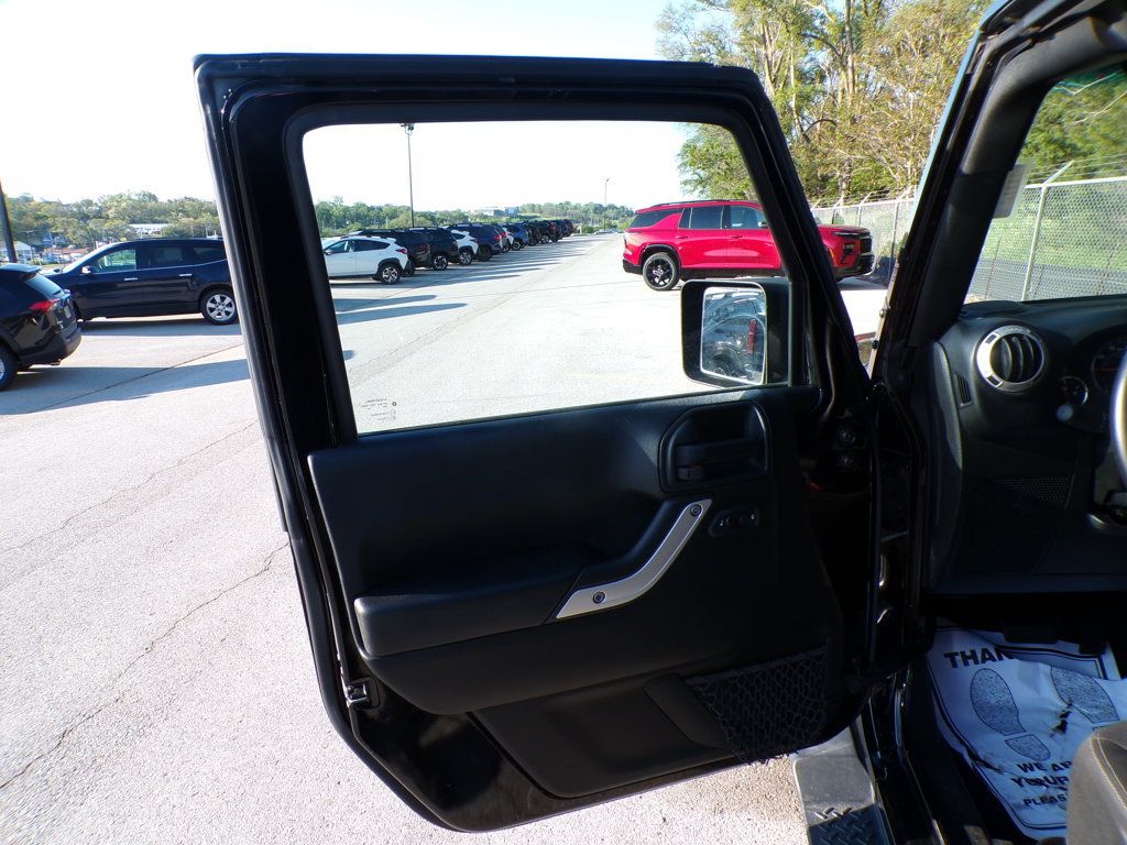 Used 2017 Jeep Wrangler Unlimited Sahara AWD/4WD image 22