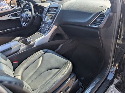 Used 2017 Lincoln MKX Premiere image 17