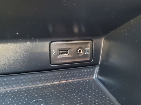 Used 2018 Volkswagen Beetle 2.0T S image 27