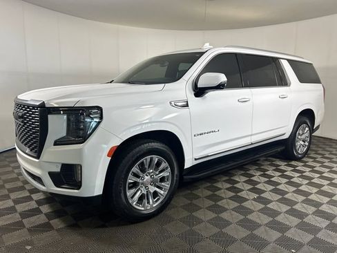 Used 2022 GMC Yukon XL Denali AWD/4WD image 6