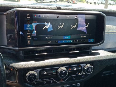 Used 2025 Jeep Wrangler Sport AWD/4WD image 15