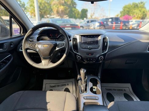 Used 2019 Chevrolet Cruze LS w/ LS Convenience Package FWD image 8