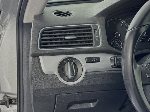 Used 2013 Volkswagen Passat 2.5 SE image 10