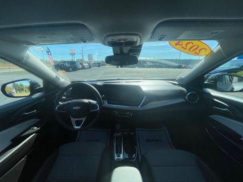 Used 2024 Chevrolet Trax LT w/ Driver Confidence Package image 10