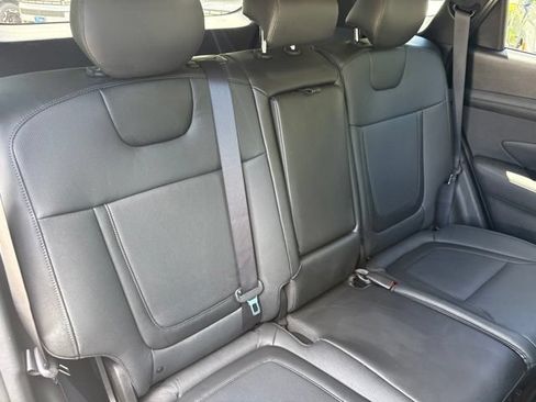Used 2025 Hyundai Tucson Limited AWD/4WD image 21