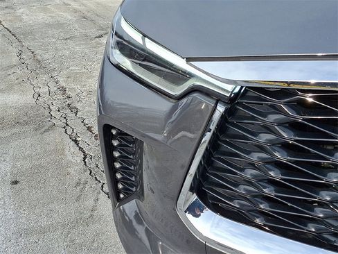 Certified 2025 INFINITI QX60 Luxe image 10