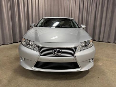 Used 2014 Lexus ES 350 w/ Luxury Package FWD image 2
