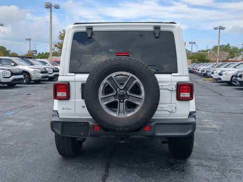 Used 2019 Jeep Wrangler Unlimited Sahara AWD/4WD image 6