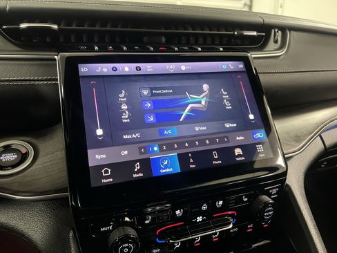 Used 2023 Jeep Grand Cherokee Overland image 41