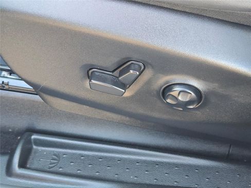 Certified 2025 Chrysler Pacifica Select image 27