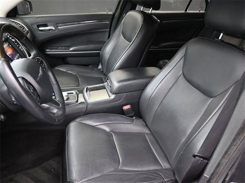 Used 2018 Chrysler 300 Limited w/ Safetytec Plus Group image 33