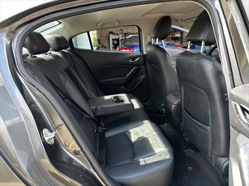 Used 2018 MAZDA MAZDA3 Touring FWD image 19