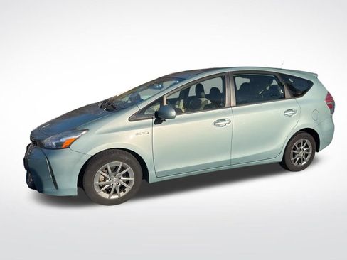 Used 2017 Toyota Prius V Two image 2