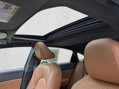 Certified 2022 Toyota Avalon Limited image 16