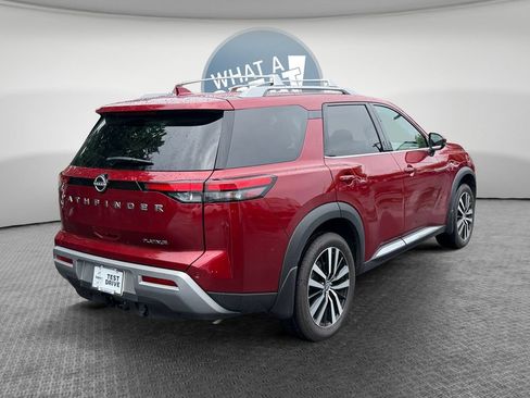 Used 2024 Nissan Pathfinder Platinum FWD image 3