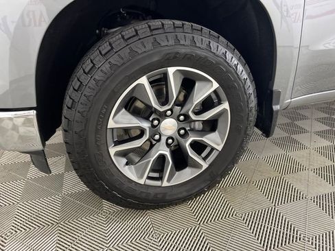 Used 2025 Chevrolet Silverado 1500 LT AWD/4WD image 25