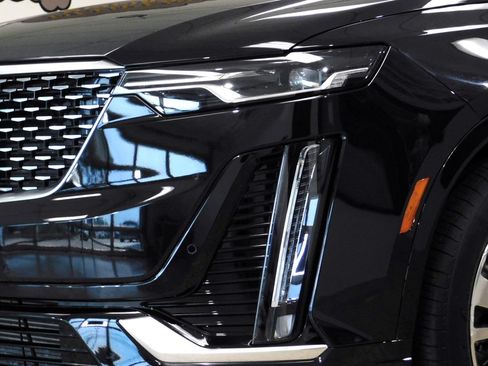 Used 2025 Cadillac XT6 Premium Luxury AWD/4WD image 14