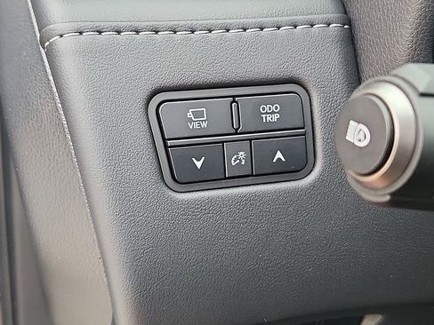 Used 2025 Lexus LX 600 4WD w/ Luxury Package image 25