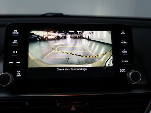 Used 2018 Honda Accord Touring image 17