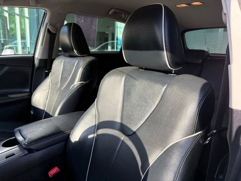 Used 2015 Toyota Venza XLE image 12