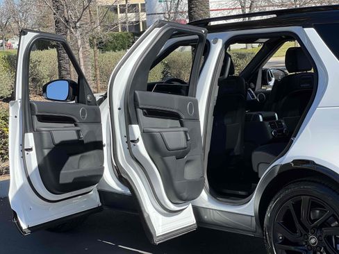 Used 2021 Land Rover Discovery S R-Dynamic image 39