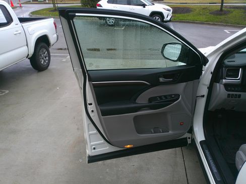 Used 2015 Toyota Highlander Limited Platinum image 27