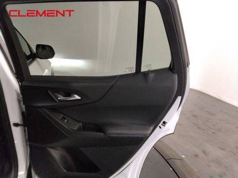 Used 2025 Chevrolet Equinox LT image 34