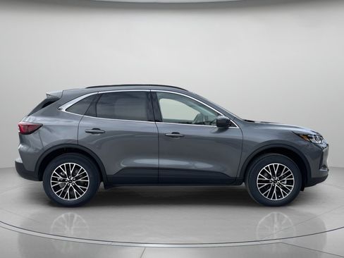 New 2026 Ford Escape SE image 2