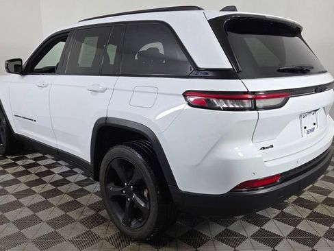 Used 2023 Jeep Grand Cherokee Altitude image 6