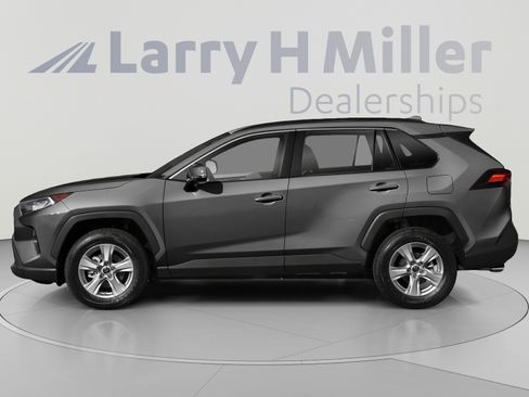 Used 2020 Toyota RAV4 XLE FWD image 3