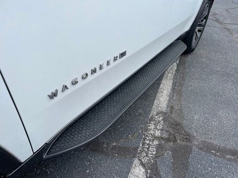 Used 2022 Jeep Wagoneer Series III image 12