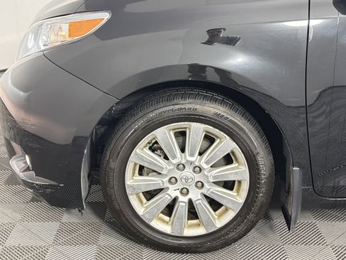 Used 2013 Toyota Sienna Limited w/ Premium Pkg AWD/4WD image 5