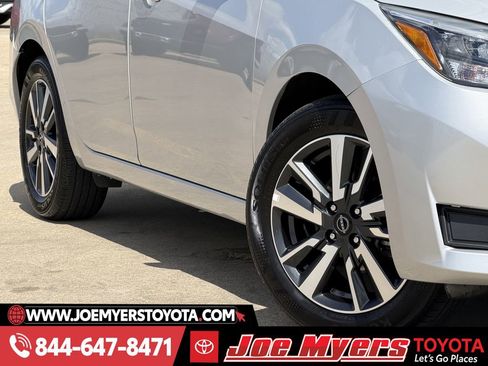 Used 2025 Nissan Versa SV image 11