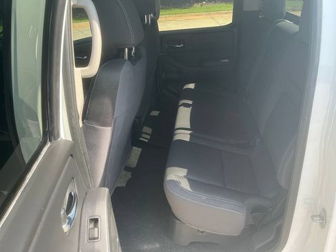 Used 2023 Nissan Frontier SV w/ SV Convenience Package RWD image 4