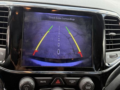 Used 2020 Jeep Grand Cherokee Laredo w/ Laredo X Package RWD image 13