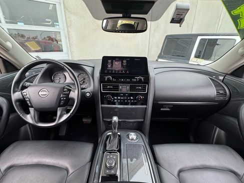 Used 2024 Nissan Armada SV image 3