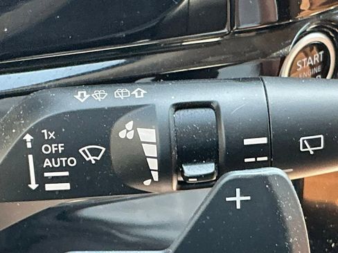 Used 2024 Nissan Pathfinder Platinum w/ Black Appearance Package FWD image 31