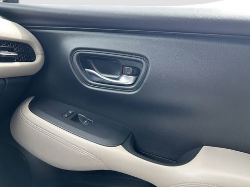 Used 2023 Honda HR-V LX image 19