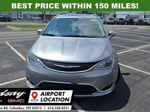 Used 2020 Chrysler Pacifica Limited image 3