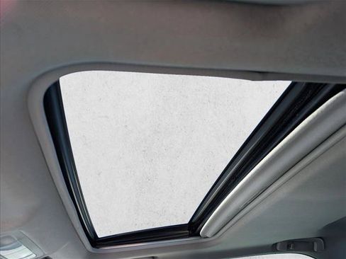 Used 2012 Toyota Camry SE w/ Leather Pkg FWD image 22