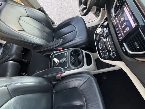 Used 2018 Chrysler Pacifica Touring-L Plus w/ Advanced Safetytec Group image 23