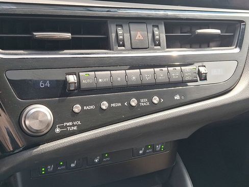 Certified 2024 Lexus ES 350 w/ Premium Package FWD image 17