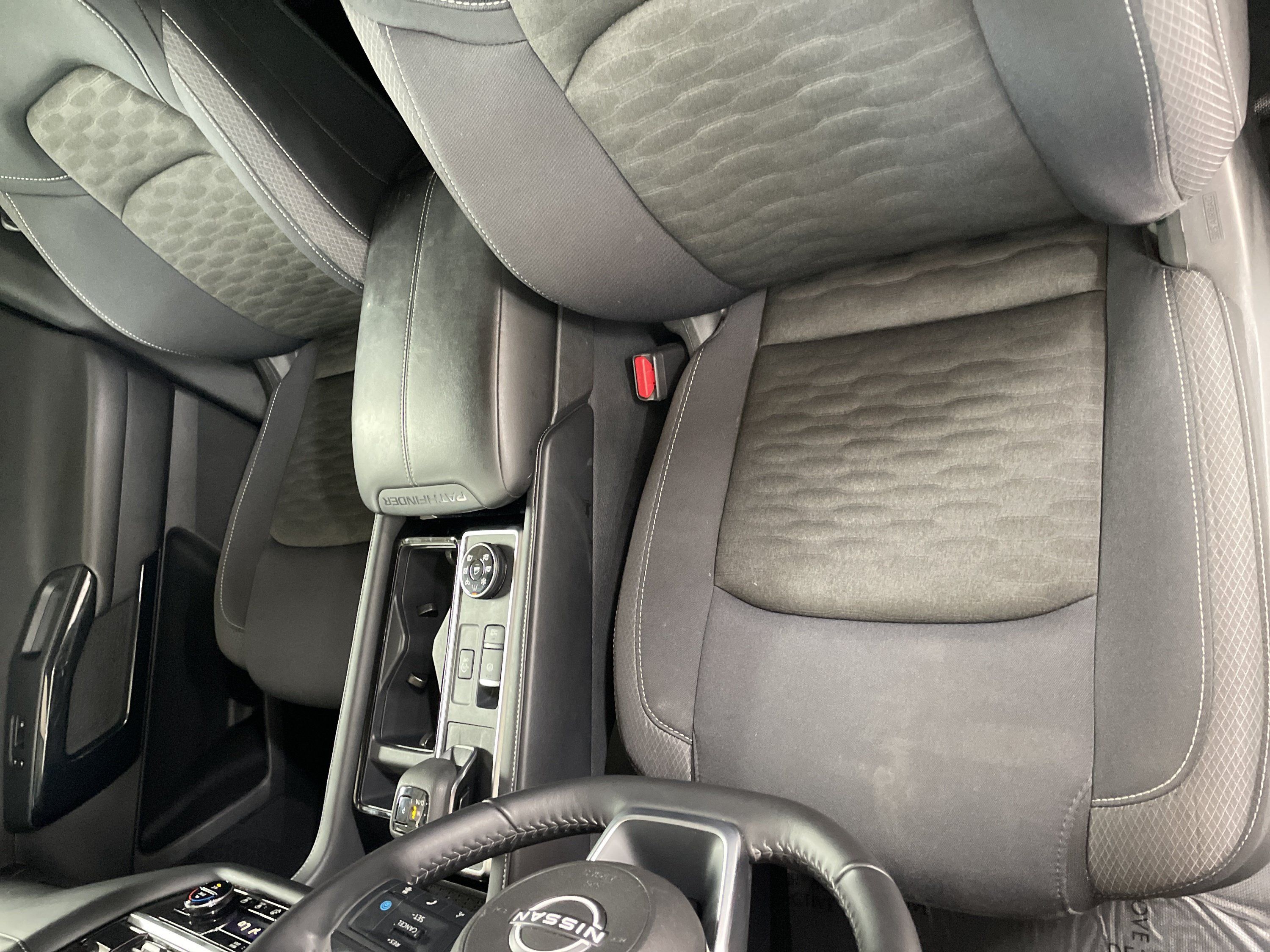 Used 2025 Nissan Pathfinder SV AWD/4WD image 17
