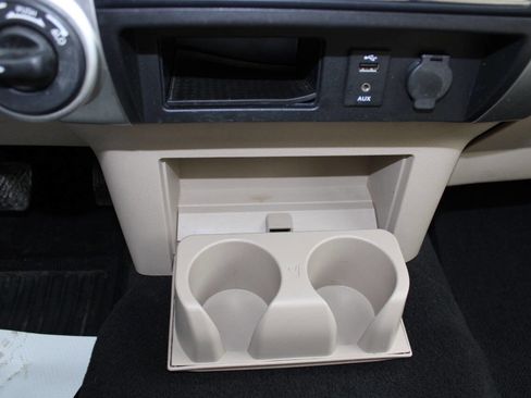 Used 2018 Nissan Titan SV image 28