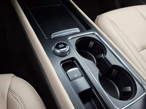 Used 2024 Lincoln Corsair AWD image 18